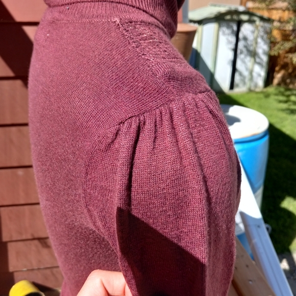 Historically inspired long sleeve turtleneck - Picture 4 of 8